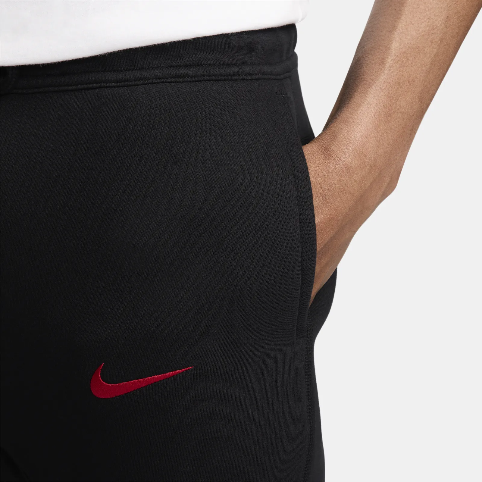 Jogginghose Nike Liverpool FC Tech Pack Fleece FN8489-010