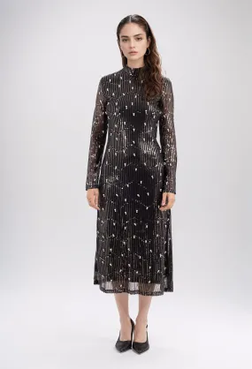 Mittellanges Kleid mit Strasssteinen